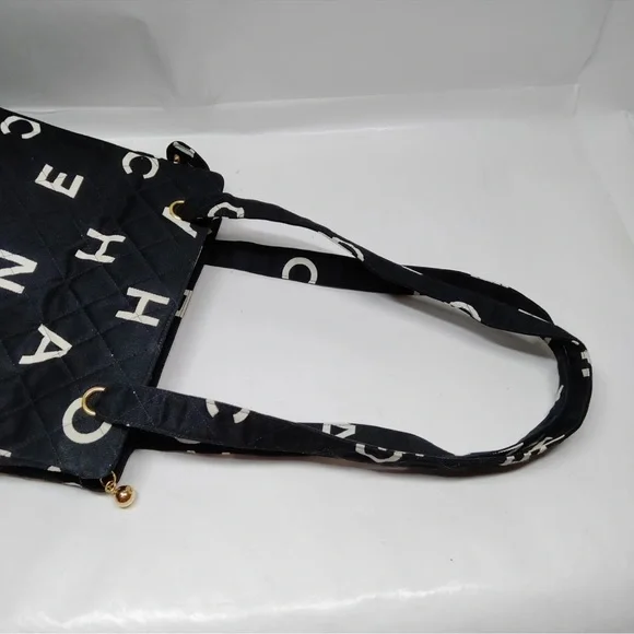 CHANEL Black and White Quilted Logo Shoulder Bag - Picture 4 of 10